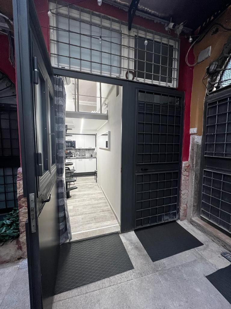Leopardi House 3 *